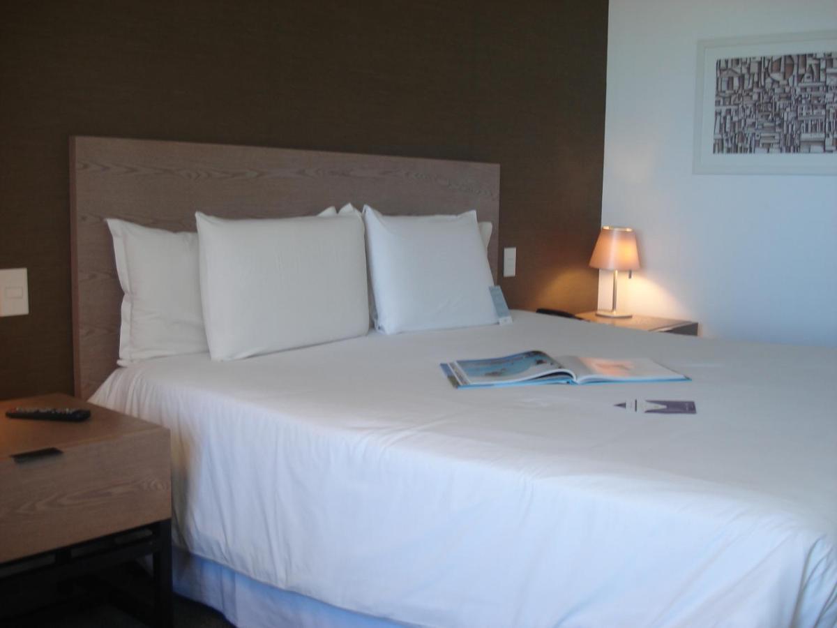 เมอร์เคียว มอนเตวิเดโอ ปุนตา กาเรตัส Hotel ภายนอก รูปภาพ