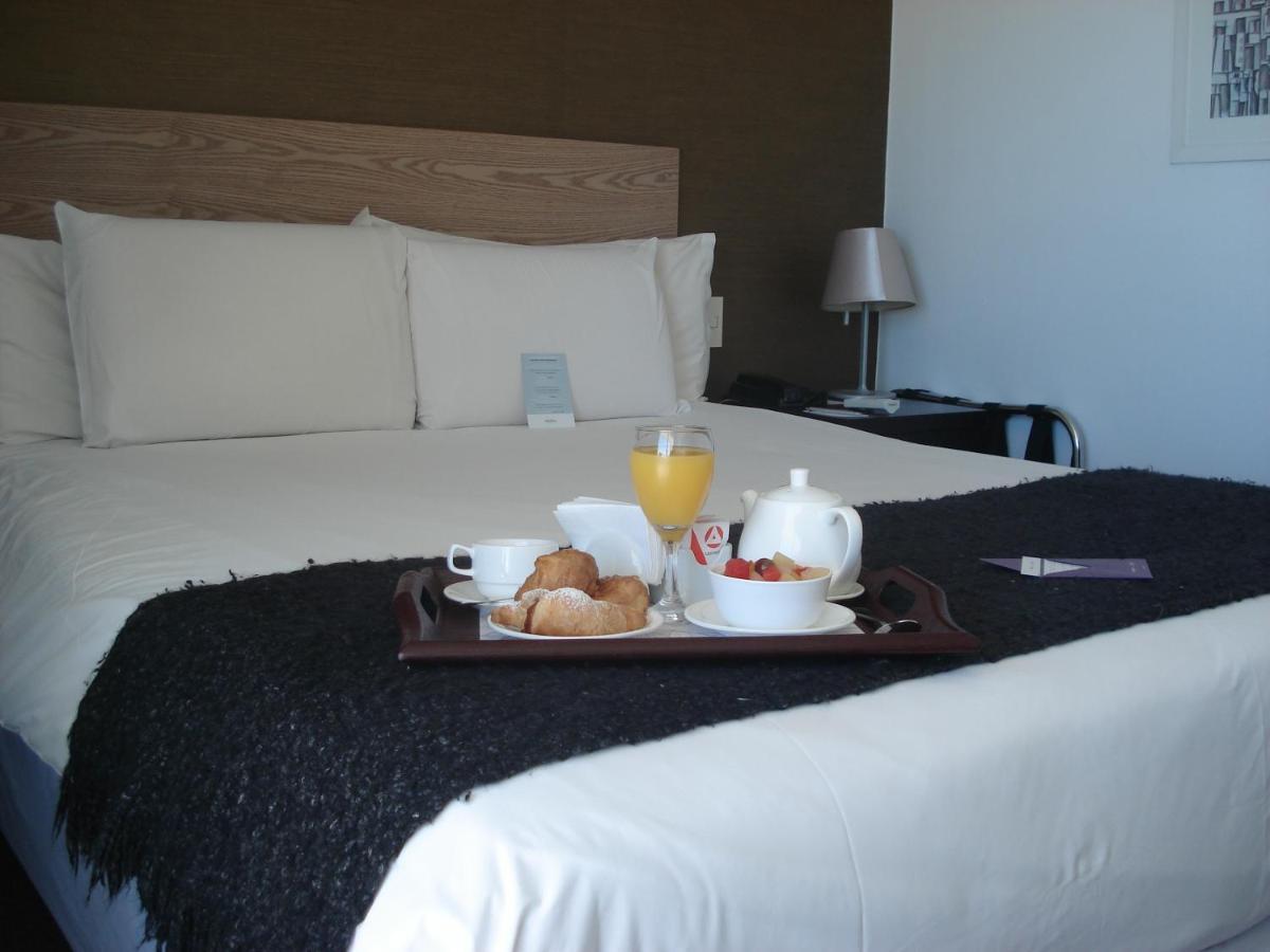 เมอร์เคียว มอนเตวิเดโอ ปุนตา กาเรตัส Hotel ภายนอก รูปภาพ
